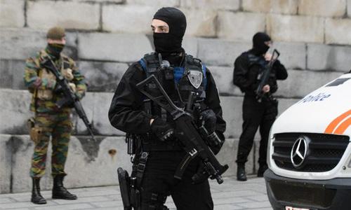Terror alert shuts Brussels metro 