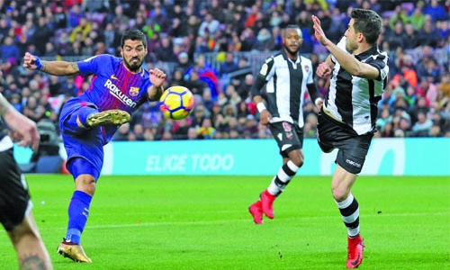 Messi, Suarez net as Barca beat Levante