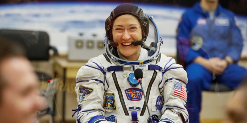 Record-breaking US astronaut returns to Earth