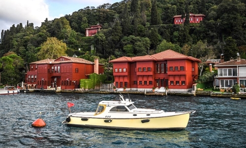 Foreigners snap up iconic waterfront mansions in Istanbul