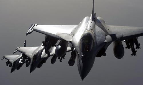 French planes strike IS stronghold in Syria