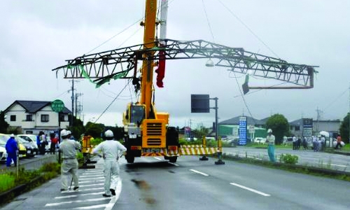 Japan typhoon grounds flights, injures three