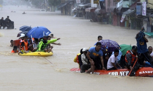 Five dead, tens of thousands flee Philippine floods