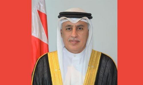 Industry Minister stresses Bahraini woman achievements