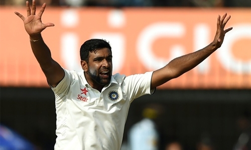 India's Ashwin regains bowling top spot