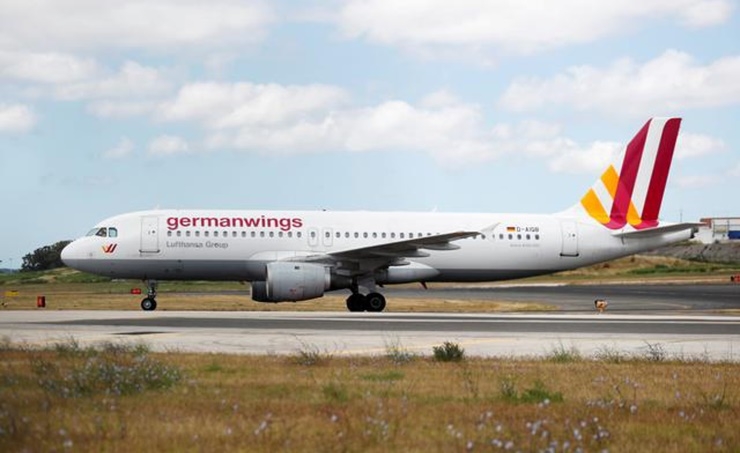 Lufthansa's Germanwings fails in bid to avert cabin crew strike