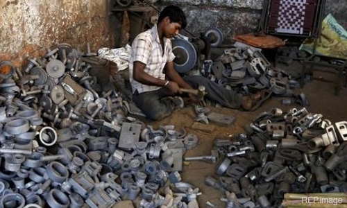 India industrial output falls in April