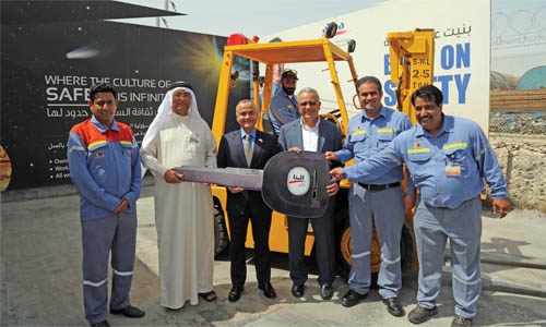 Alba donates forklift to NIIT Bahrain for training purposes