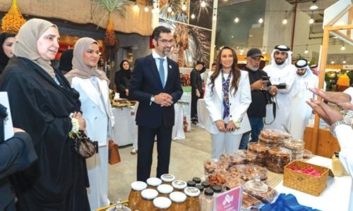 Agriculture Minister highlights importance of palm cultivation at festival