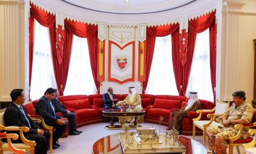 HM King Hamad Receives LuLu Group Chairman at Al-Sakhir Palace