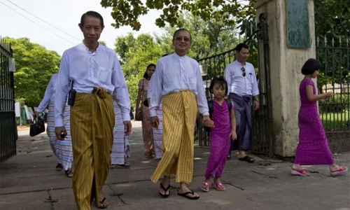 Myanmar inmates skirt justice with longyi jailbreak