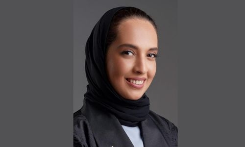 Housing Minister stresses SCW's role in supporting Bahraini women
