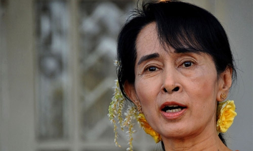 Myanmar's Suu Kyi bemoans youth 'wasting time' online