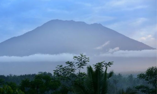 Eruption fears as 57,000 flee Bali volcano amid tremors