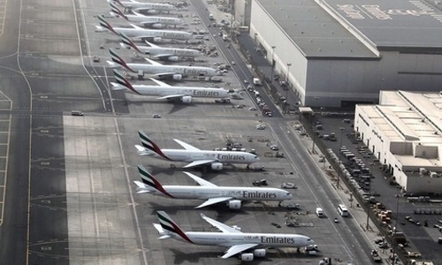 Drone closes Dubai airport