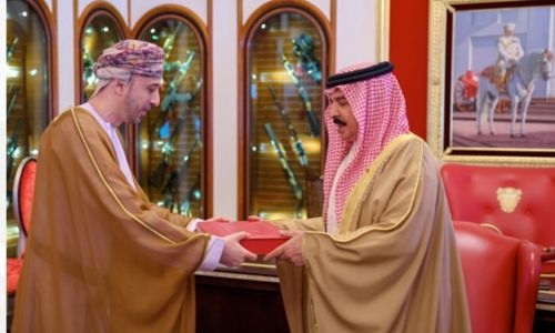 HM King receives written letter from Sultan of Oman