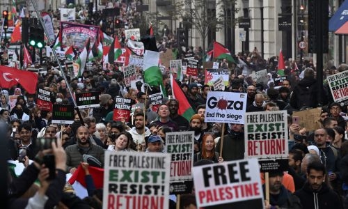 Thousands rally in London in solidarity with Palestinians