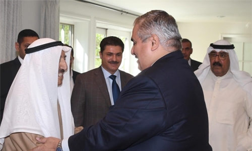 Foreign Minister holds talk with Kuwaiti Amir 