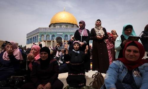 Thousands gather at Jerusalem’s Al-Aqsa for first Friday prayers of Ramadan