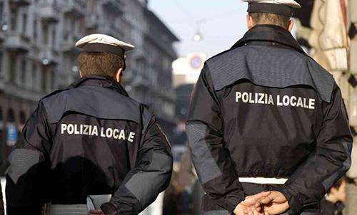 Italy arrests Syrians with false passports, IS photos: report