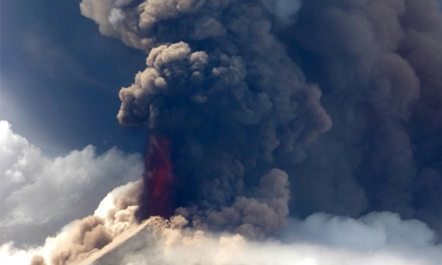 Thousands flee erupting Papua New Guinea volcano