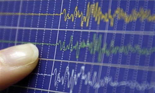 7.8 magnitude quake hits W.Indonesia, tsunami alert