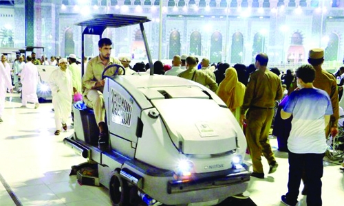 Solar-powered containers used to clean Makkah’s central area