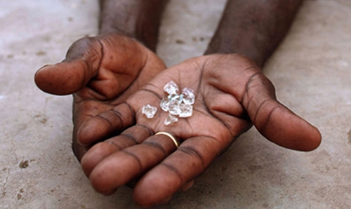 Zimbabwe seizes unlicensed diamond mines