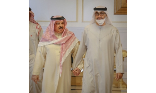 HM King Hamad offers condolences to UAE leaders