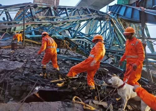Seventeen killed in India crane collapse