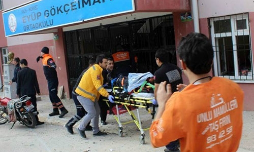 Three wounded in Turkey as 'IS rockets' hit town centre