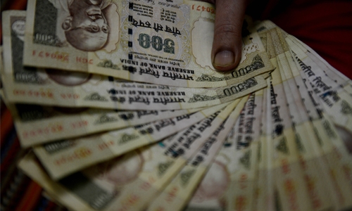 India pulls 500,1,000 rupee notes from circulation