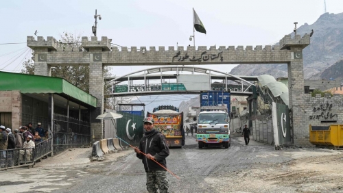 Pakistan, Afghan Taliban trade fire at border crossing