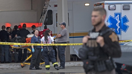 Three dead in US mall shooting; witness kills gunman