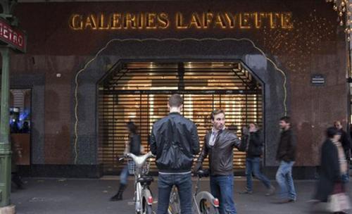 Shoppers shun major Paris stores after attacks