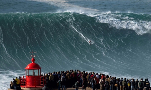 Extreme surfers catch record waves in Portuguese town