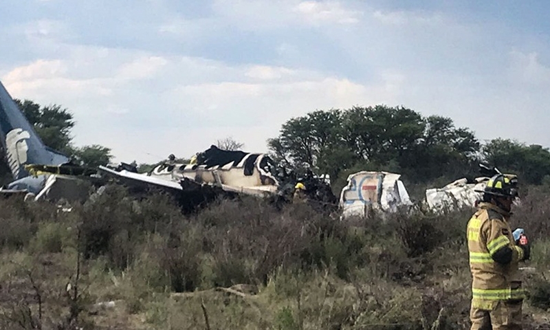 97 injured as Mexican plane crashes at airport 