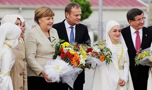 Merkel kissed by Syrian refugee children on Turkey trip