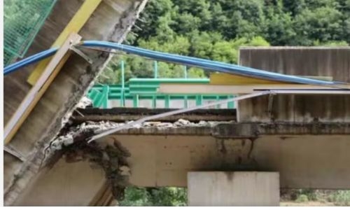 North China bridge collapse kills 11, leaves over 30 missing