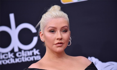 Christina Aguilera says she didn’t punch Pink