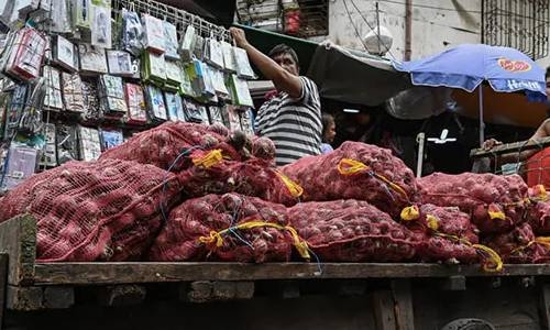 Eye-watering onion prices make Philippine staple a luxury 