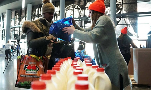 After a month of shutdown, US workers turn to food banks