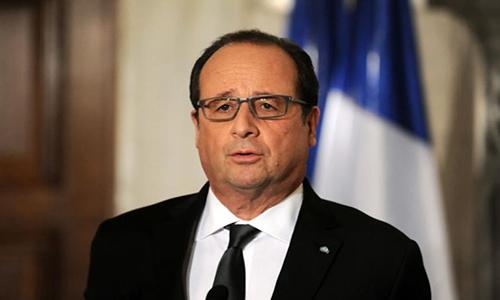 Hollande vows to help Greece on reforms, refugees