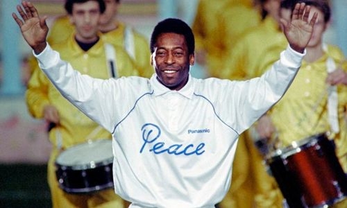 Pele’s family gather at his hospital bedside for Christmas