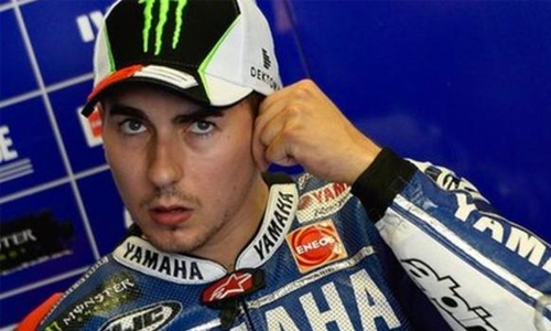 Lorenzo crashes ahead of Japan race