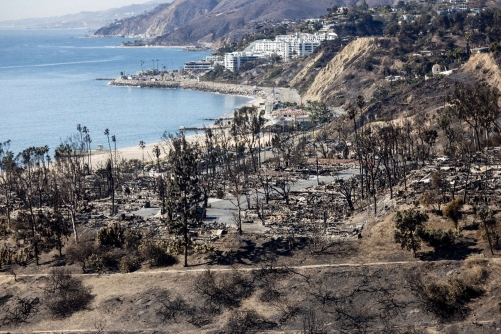 Los Angeles fire evacuees told no return for at least a week