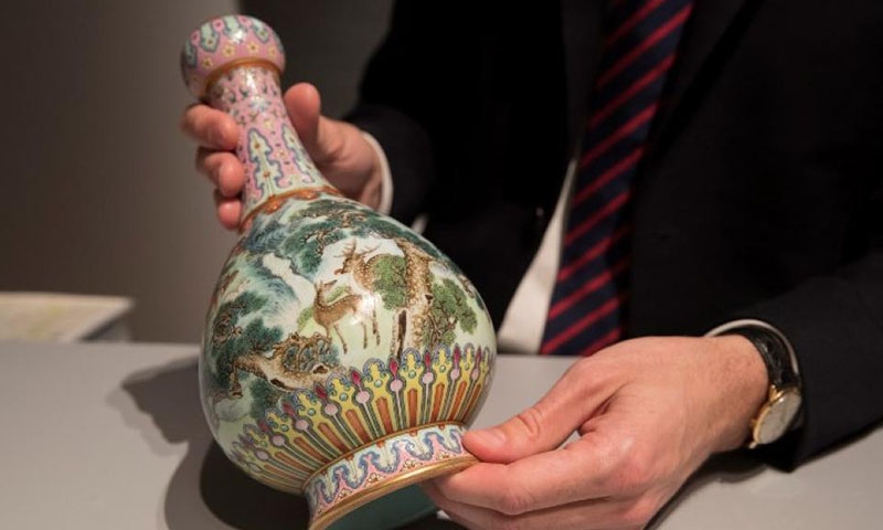  Chinese vase found in attic sells for 16.2 million euros 