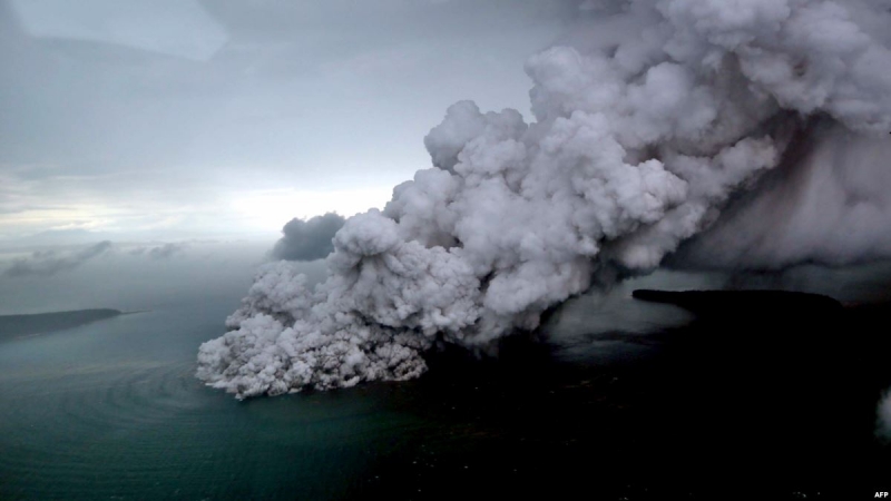 Indonesian volcano lost two-thirds of its height