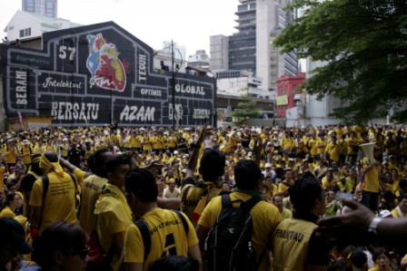 Malaysia to allow rally amid fears of racial tensions