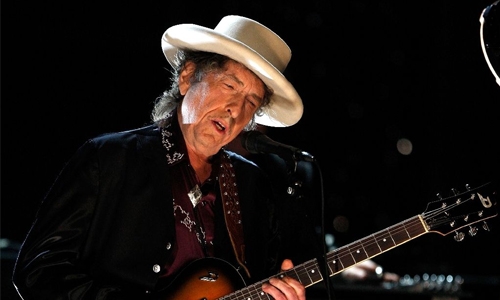 Bob Dylan still silent on Nobel win